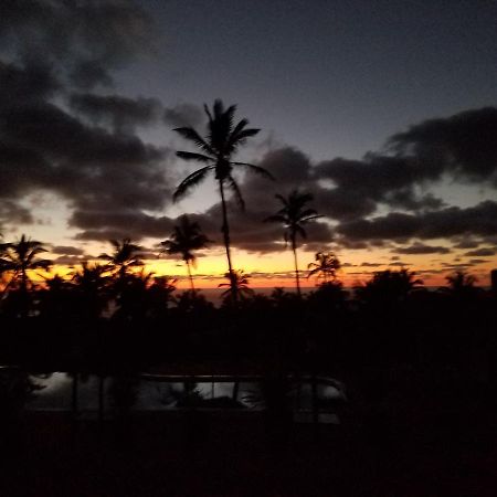 Blue Moon Beach Holiday Resort 伊尼扬巴内 外观 照片