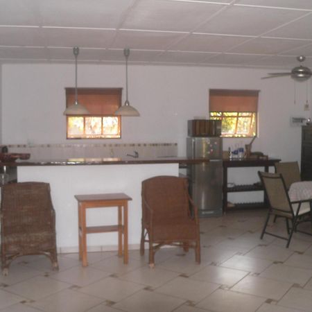 Blue Moon Beach Holiday Resort 伊尼扬巴内 客房 照片