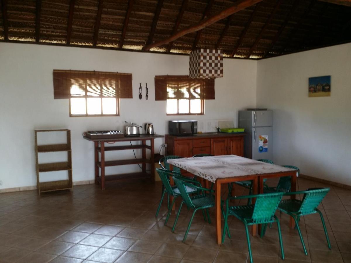 Blue Moon Beach Holiday Resort 伊尼扬巴内 外观 照片