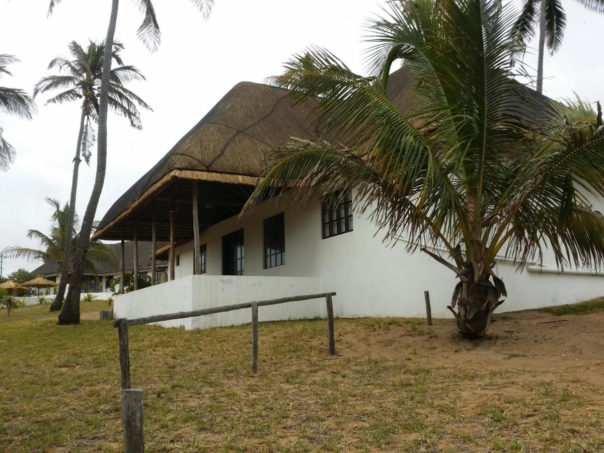 Blue Moon Beach Holiday Resort 伊尼扬巴内 外观 照片