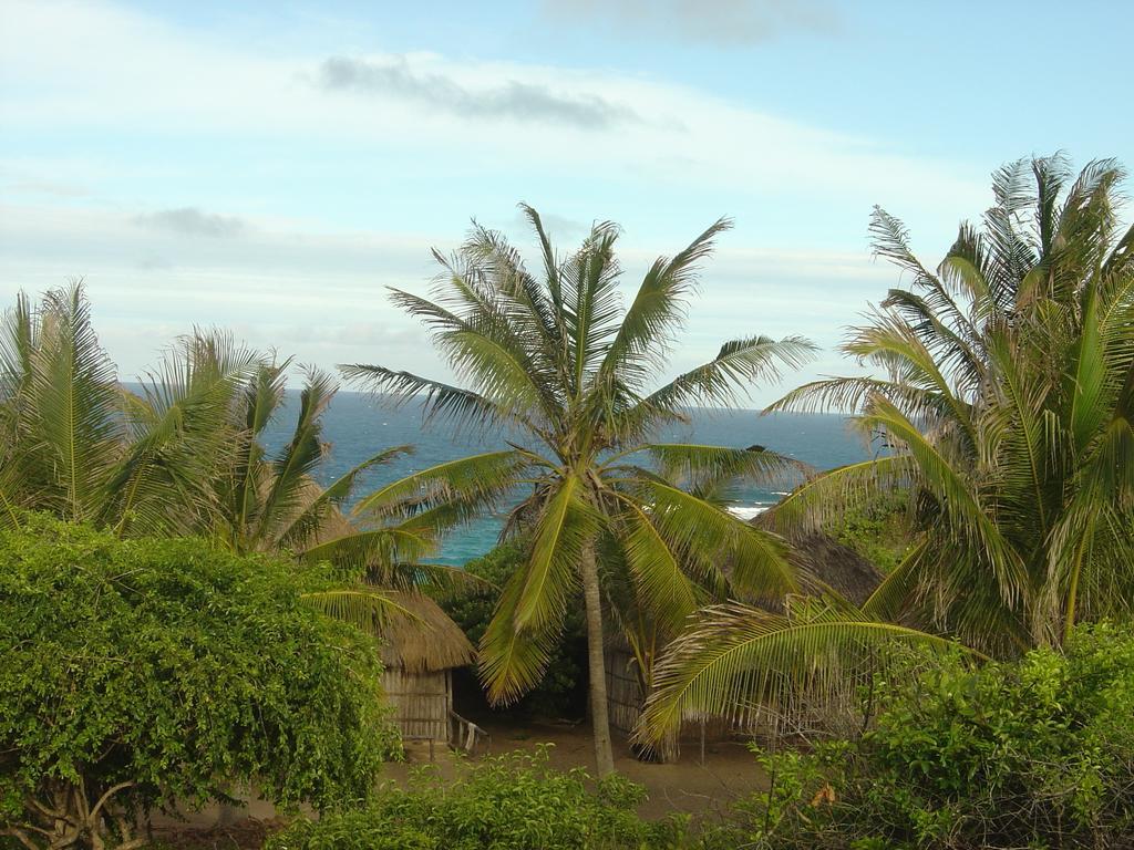 Blue Moon Beach Holiday Resort 伊尼扬巴内 外观 照片