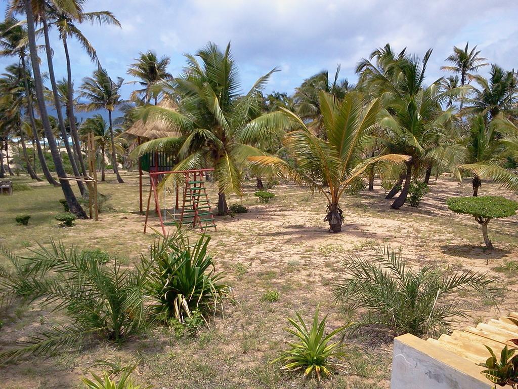 Blue Moon Beach Holiday Resort 伊尼扬巴内 外观 照片
