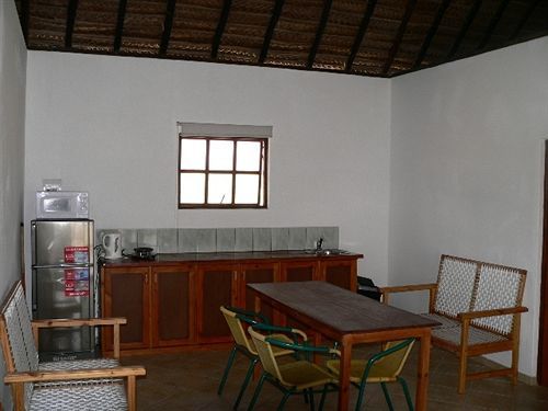 Blue Moon Beach Holiday Resort 伊尼扬巴内 外观 照片