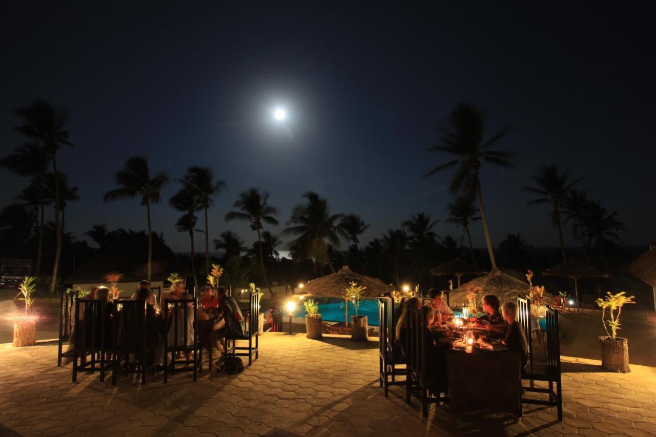 Blue Moon Beach Holiday Resort 伊尼扬巴内 外观 照片